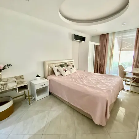 Luxury Flat 2 Mins From ألانيا